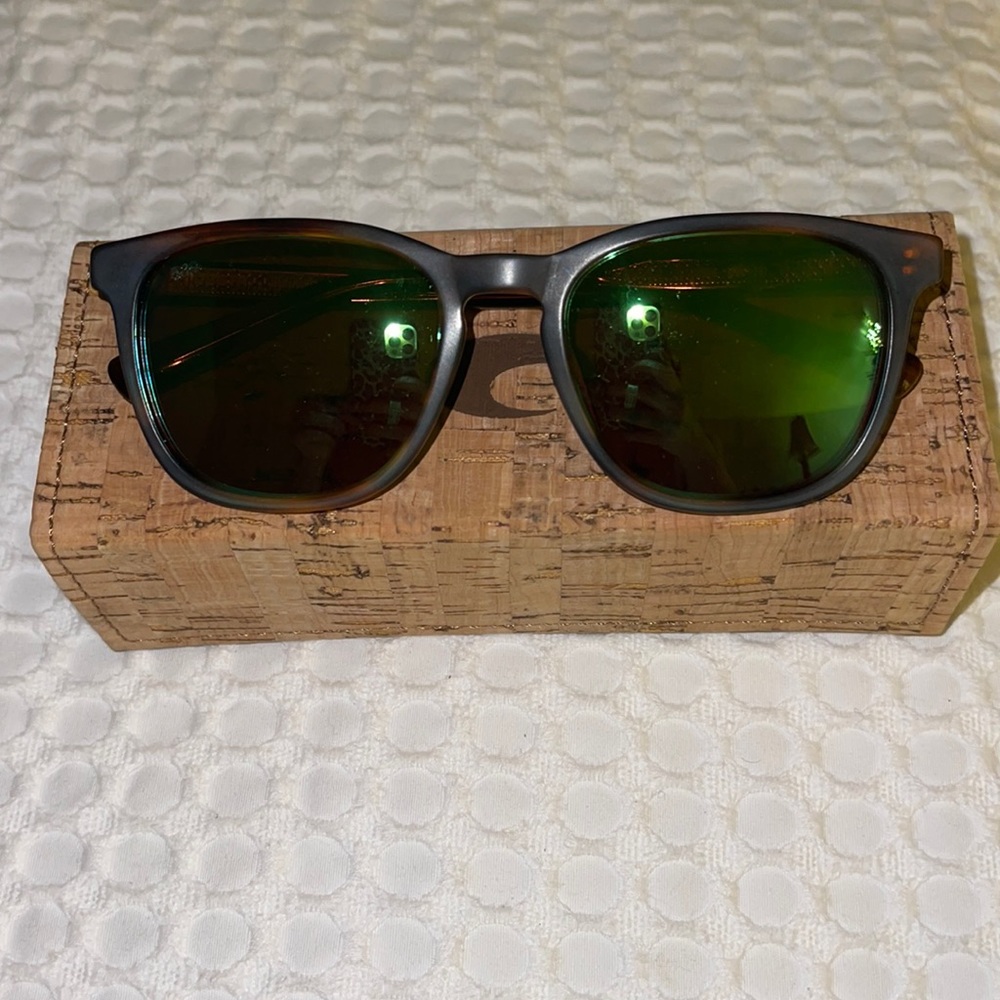 Costa Women’s Sullivan sunglasses